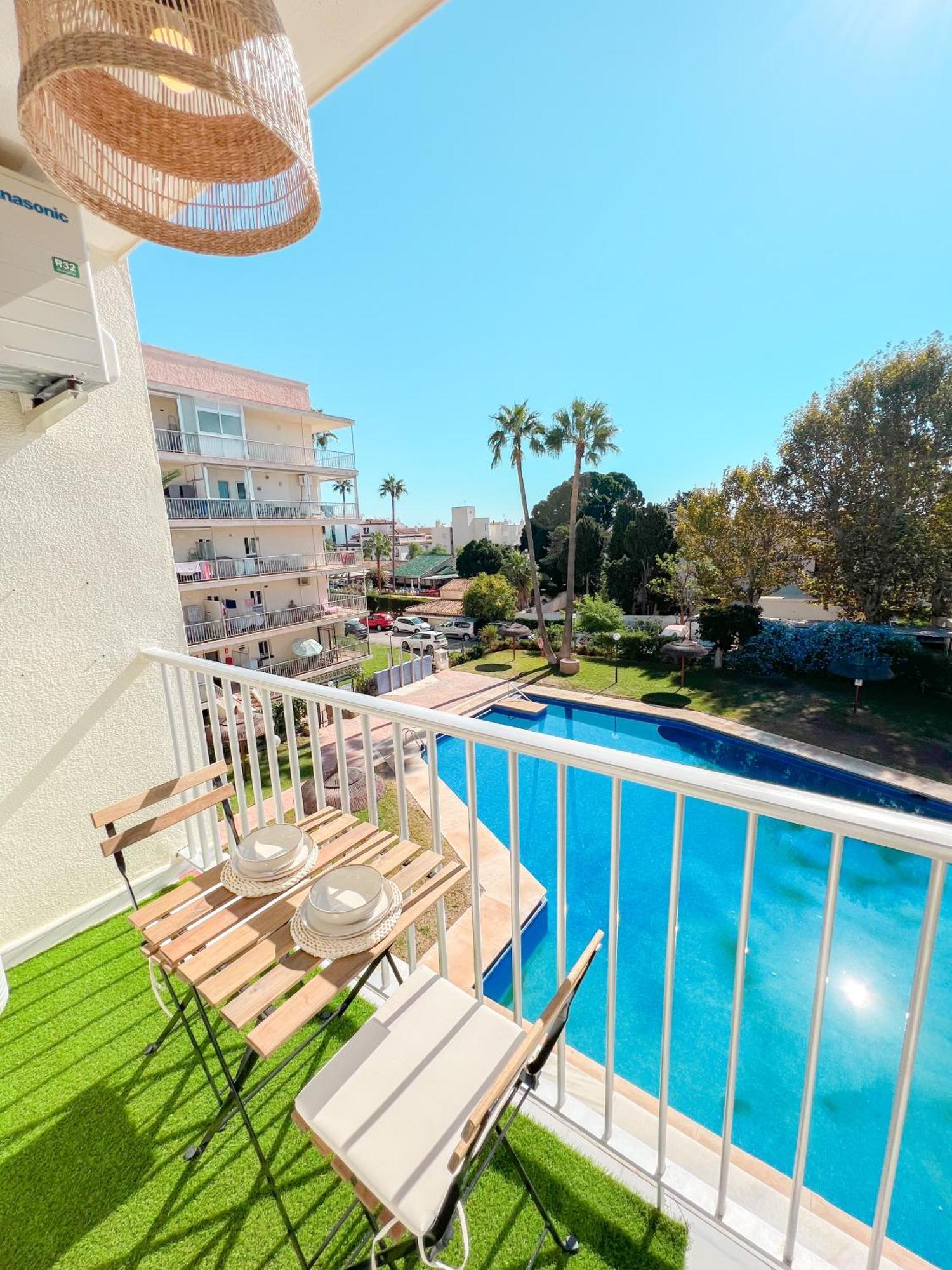 Cozy & Sunny Carihuela Park Apartment Torremolinos Exterior foto