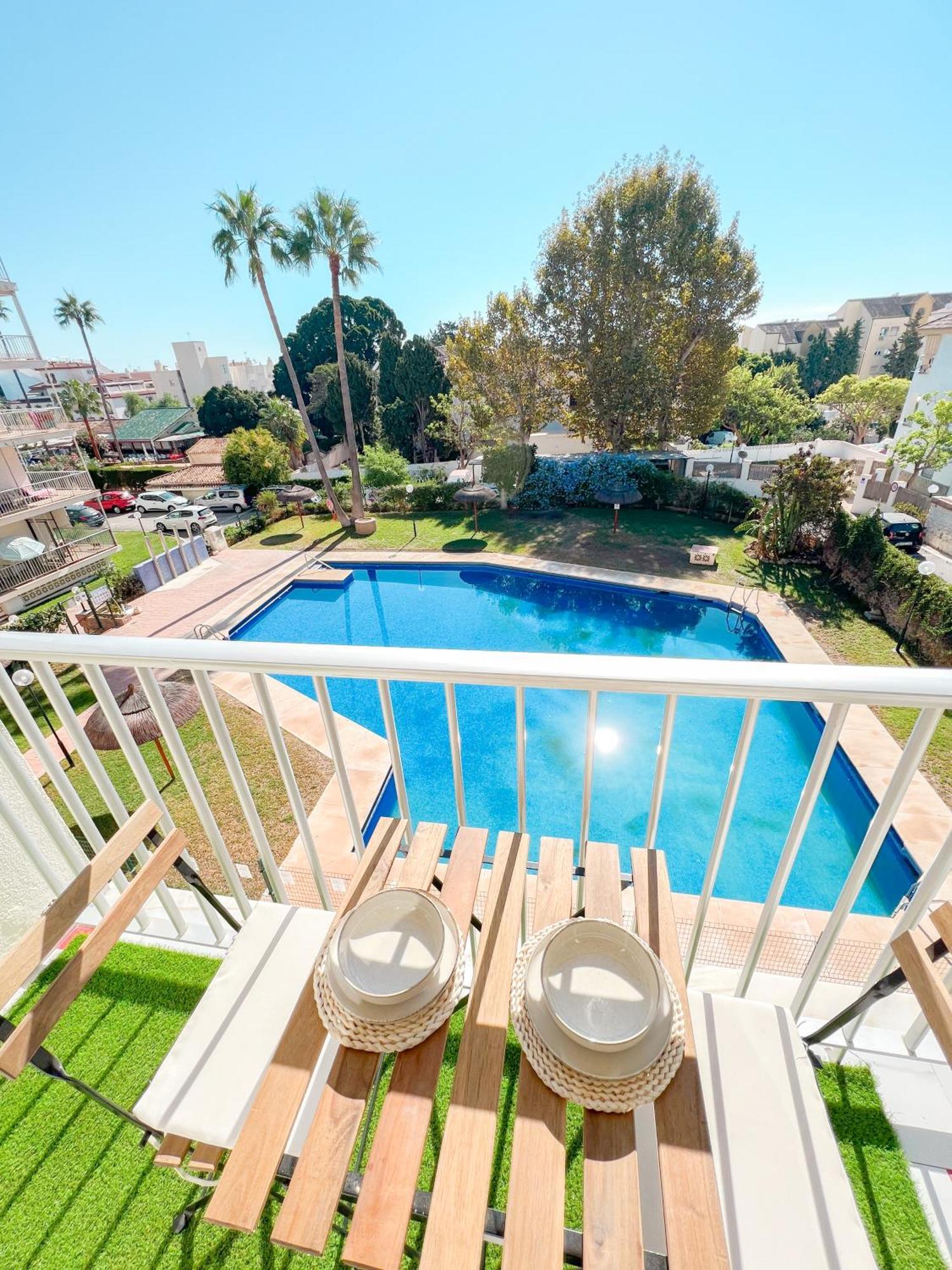 Cozy & Sunny Carihuela Park Apartment Torremolinos Exterior foto