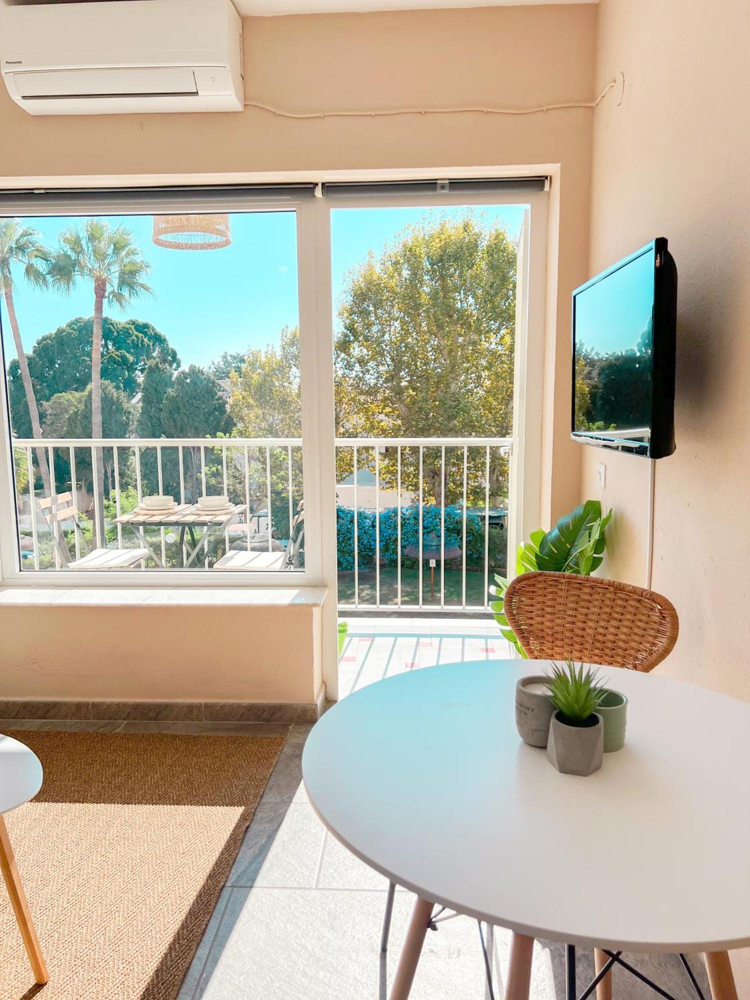 Cozy & Sunny Carihuela Park Apartment Torremolinos Exterior foto