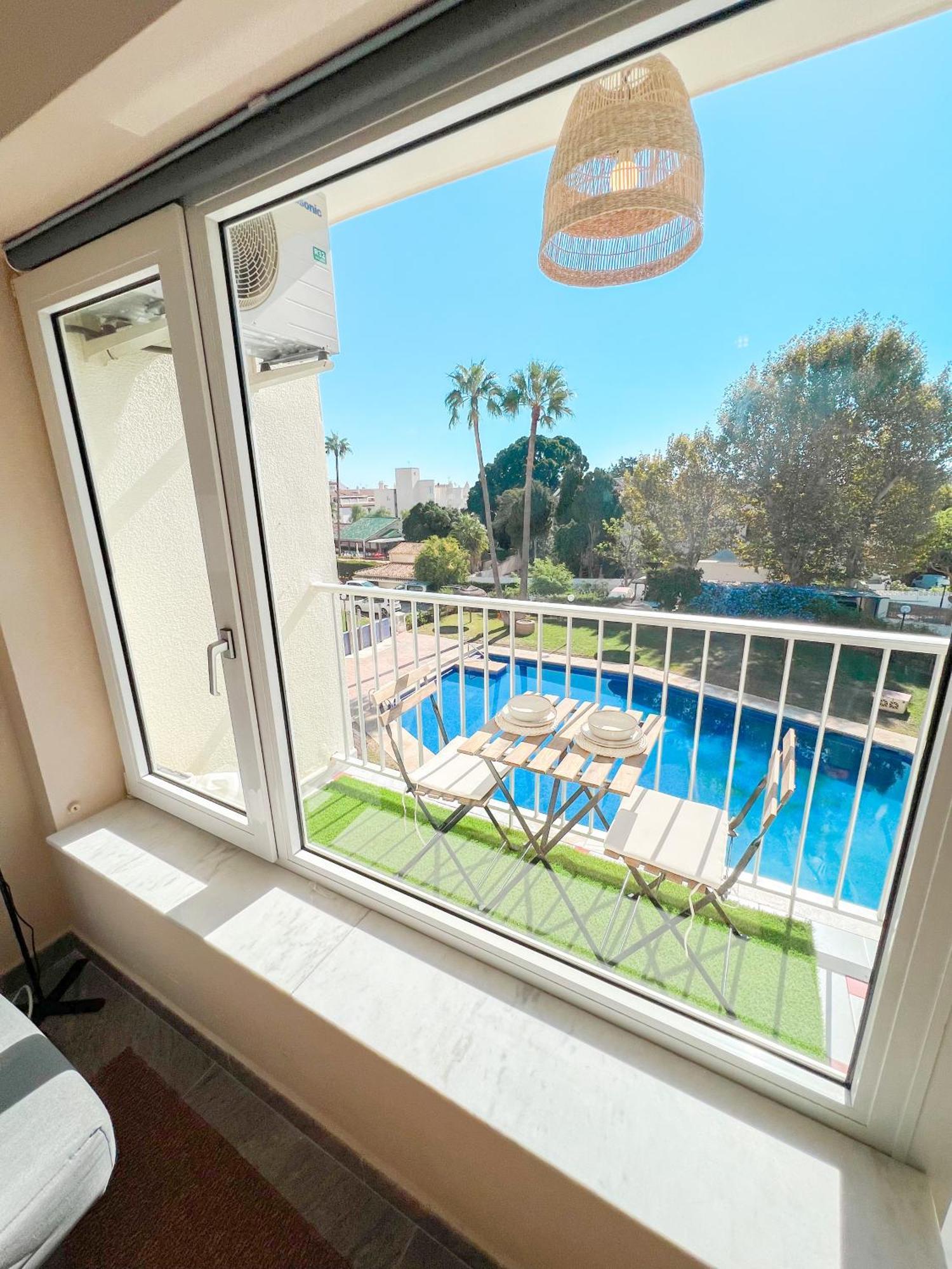 Cozy & Sunny Carihuela Park Apartment Torremolinos Exterior foto